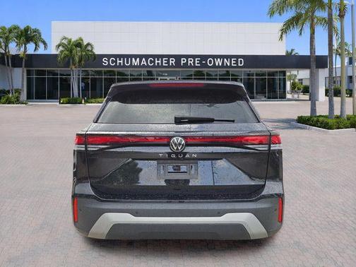 Deep Black Pearl Effect 2025 Volkswagen Tiguan 2.0T S