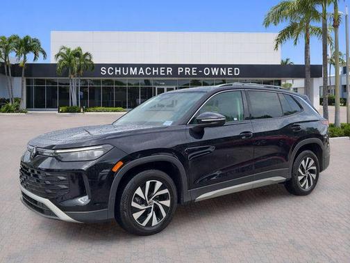 Deep Black Pearl Effect 2025 Volkswagen Tiguan 2.0T S
