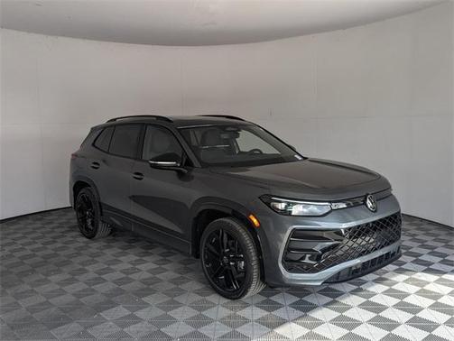 2025 Volkswagen Tiguan 2.0T SE R-Line Black