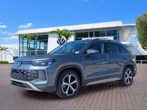 Platinum Gray Metallic 2026 Volkswagen Tiguan 2.0T SE