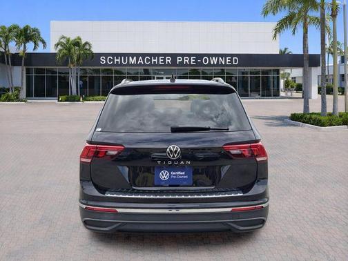 Deep Black Pearl Effect 2023 Volkswagen Tiguan 2.0T S