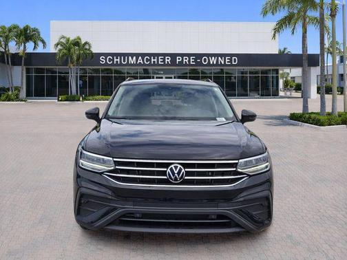 Deep Black Pearl Effect 2023 Volkswagen Tiguan 2.0T S
