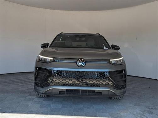 2025 Volkswagen Tiguan 2.0T SE R-Line Black