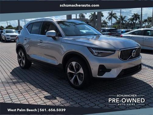 2024 Volvo XC40 B5 Plus Bright Theme