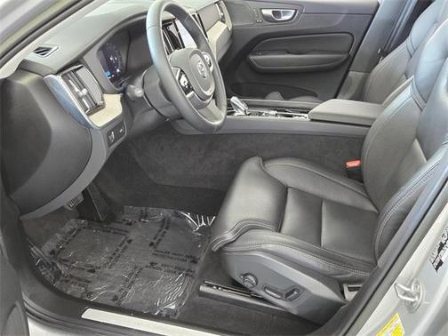 2022 Volvo XC60 B5 Inscription