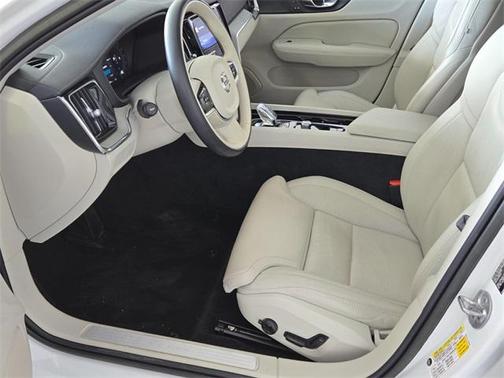 2023 Volvo V60 Cross Country B5 Ultimate