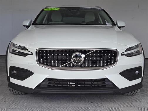 2023 Volvo V60 Cross Country B5 Ultimate