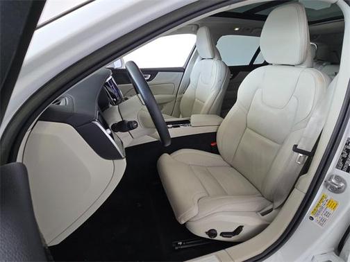 2023 Volvo V60 Cross Country B5 Ultimate
