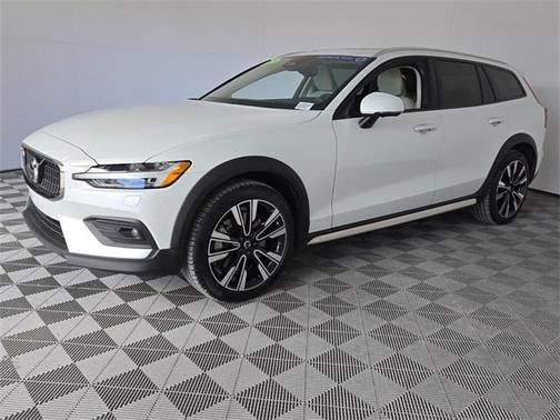 2023 Volvo V60 Cross Country B5 Ultimate