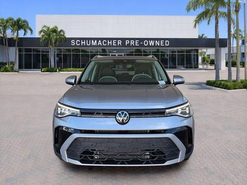 Pyrite Silver Metallic 2025 Volkswagen Taos 1.5T SE