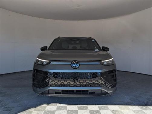 2025 Volkswagen Tiguan 2.0T SE R-Line Black