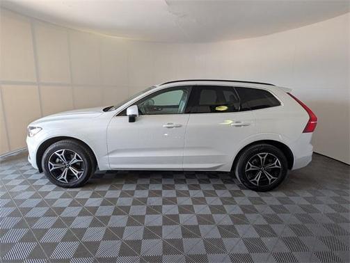 2022 Volvo XC60 B5 Momentum