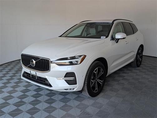 2022 Volvo XC60 B5 Momentum