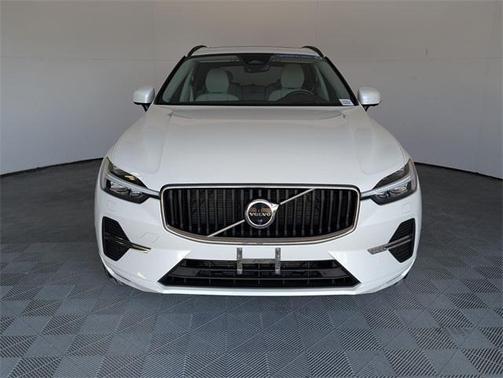 2022 Volvo XC60 B5 Momentum
