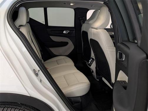 2023 Volvo XC40 B5 Plus Bright Theme