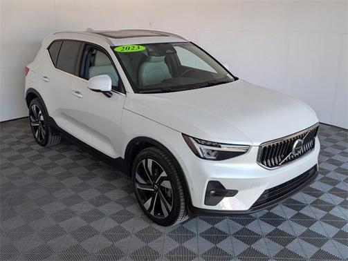 2023 Volvo XC40 B5 Plus Bright Theme