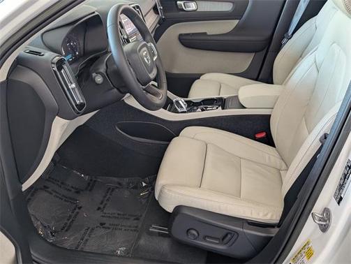 2023 Volvo XC40 B5 Plus Bright Theme