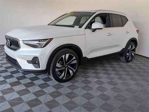2023 Volvo XC40 B5 Plus Bright Theme