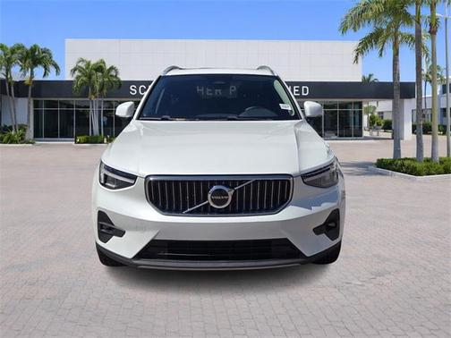 2023 Volvo XC40 B4 Plus Bright Theme