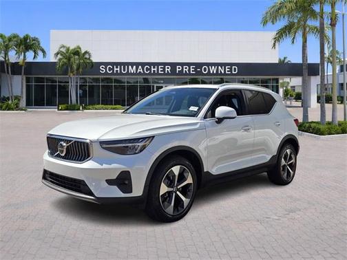 2023 Volvo XC40 B4 Plus Bright Theme