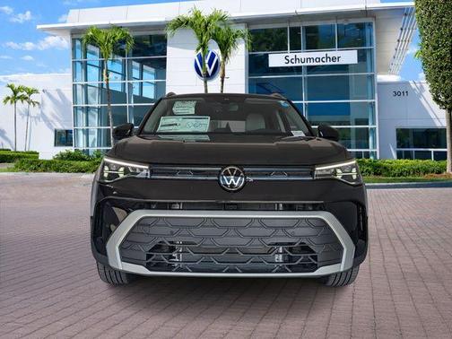 Deep Black Pearl Effect 2026 Volkswagen Taos 1.5T SE