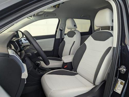 Deep Black Pearl Effect 2026 Volkswagen Taos 1.5T SE