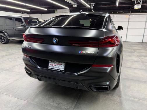 2021 BMW X6 M50i