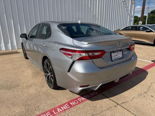 Celestial Silver Metallic 2020 Toyota Camry SE