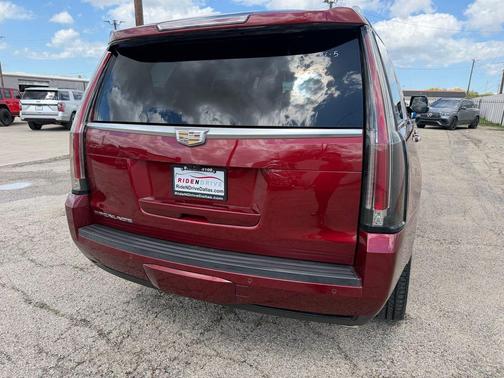 2017 Cadillac Escalade Luxury