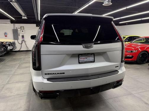 2023 Cadillac Escalade Sport Platinum