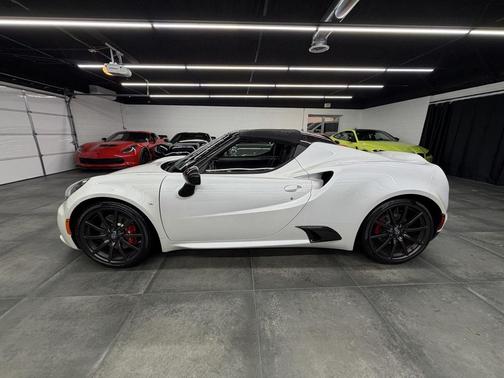 2018 Alfa Romeo 4C Spider Base