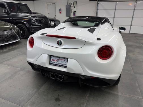 2018 Alfa Romeo 4C Spider Base
