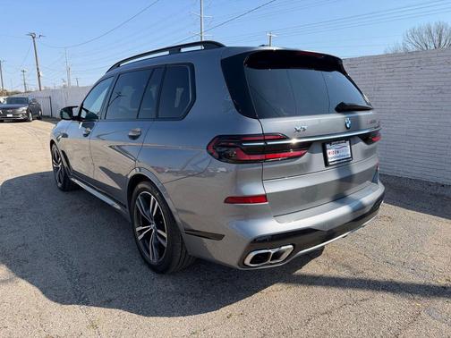 2023 BMW X7 M60i
