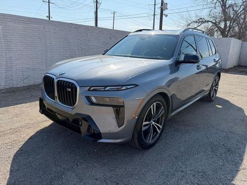 2023 BMW X7 M60i