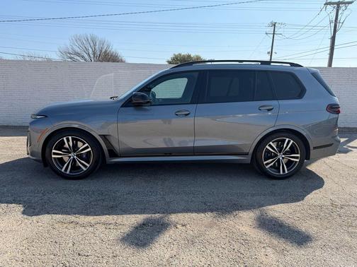 2023 BMW X7 M60i