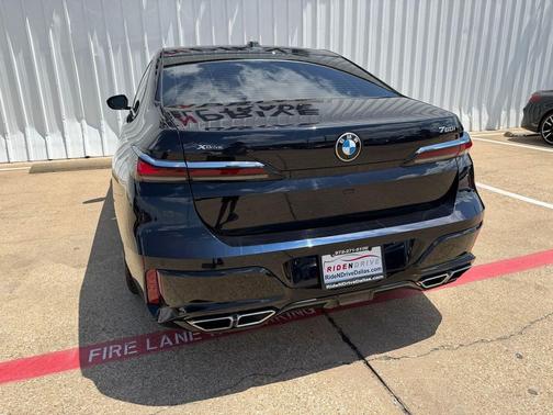 Carbon Black Metallic 2023 BMW 760 i xDrive