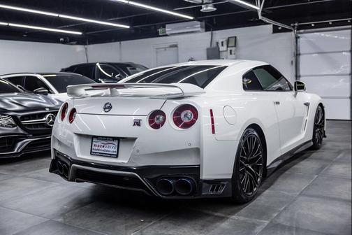 2021 Nissan GT-R Premium Dual-clutch 6-Speed Transmission