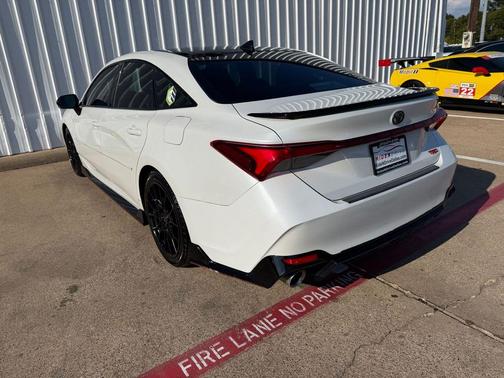 Wind Chill Pearl/Midnight Black Metallic 2021 Toyota Avalon TRD