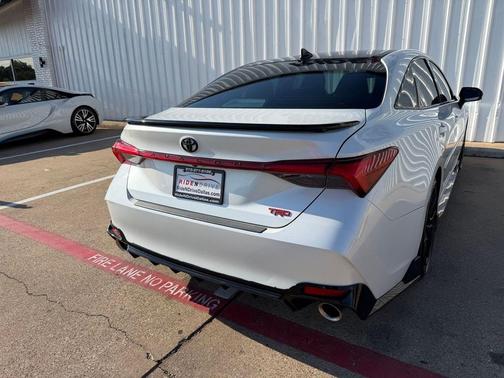 Wind Chill Pearl/Midnight Black Metallic 2021 Toyota Avalon TRD