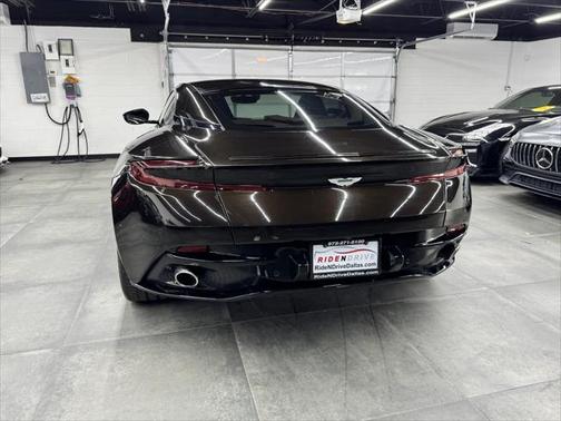 2018 Aston Martin DB11 Base