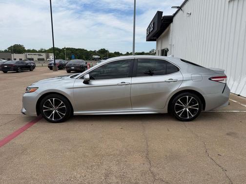 Celestial Silver Metallic 2020 Toyota Camry SE