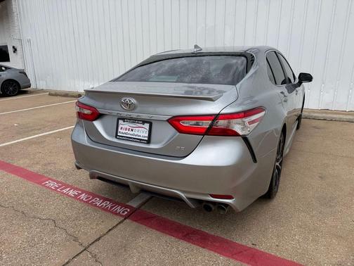 Celestial Silver Metallic 2020 Toyota Camry SE