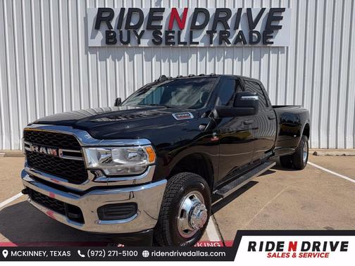 Diamond Black Crystal Pearlcoat 2024 RAM 3500 Tradesman Crew Cab 4x4 8' Box