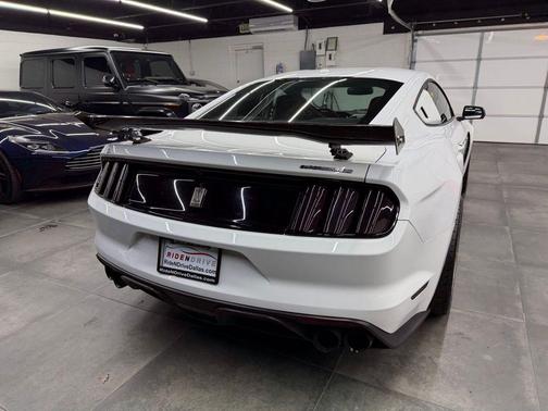 2017 Ford Shelby GT350 Base