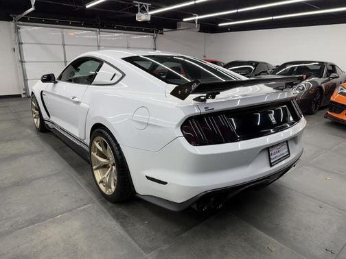 2017 Ford Shelby GT350 Base