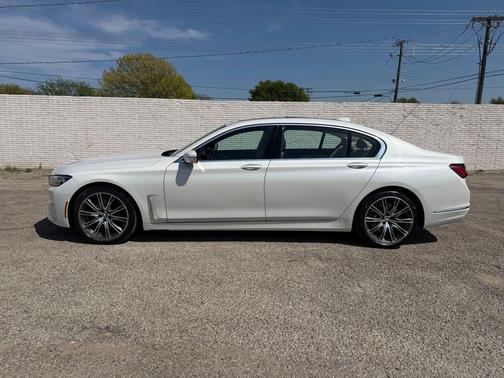 Mineral White Metallic 2021 BMW 740 740i