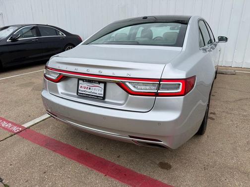 2017 Lincoln Continental Select