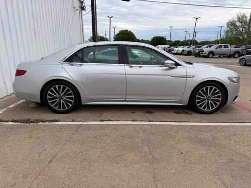 2017 Lincoln Continental Select