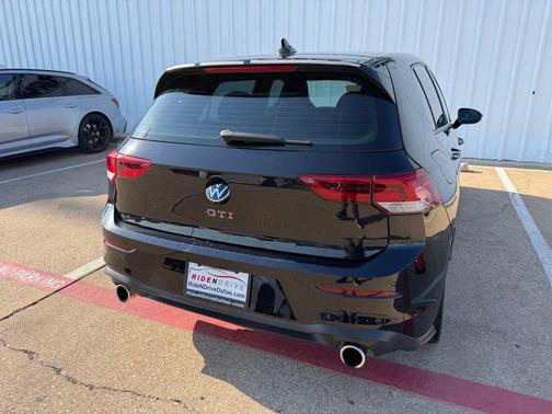 Deep Black Pearl 2024 Volkswagen Golf GTI 1.4T TSI