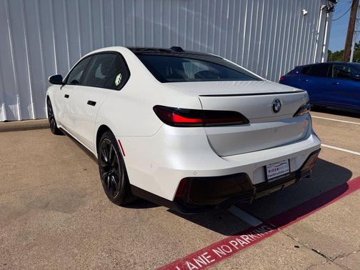 Mineral White Metallic 2023 BMW 740 i